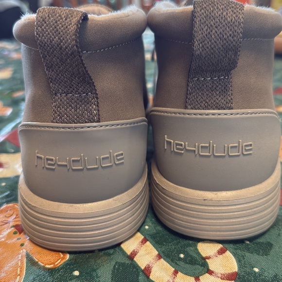 Hey Dude chukka
Boots, new with tags
Men’s 9
Women's 11 - Picture 4 of 6